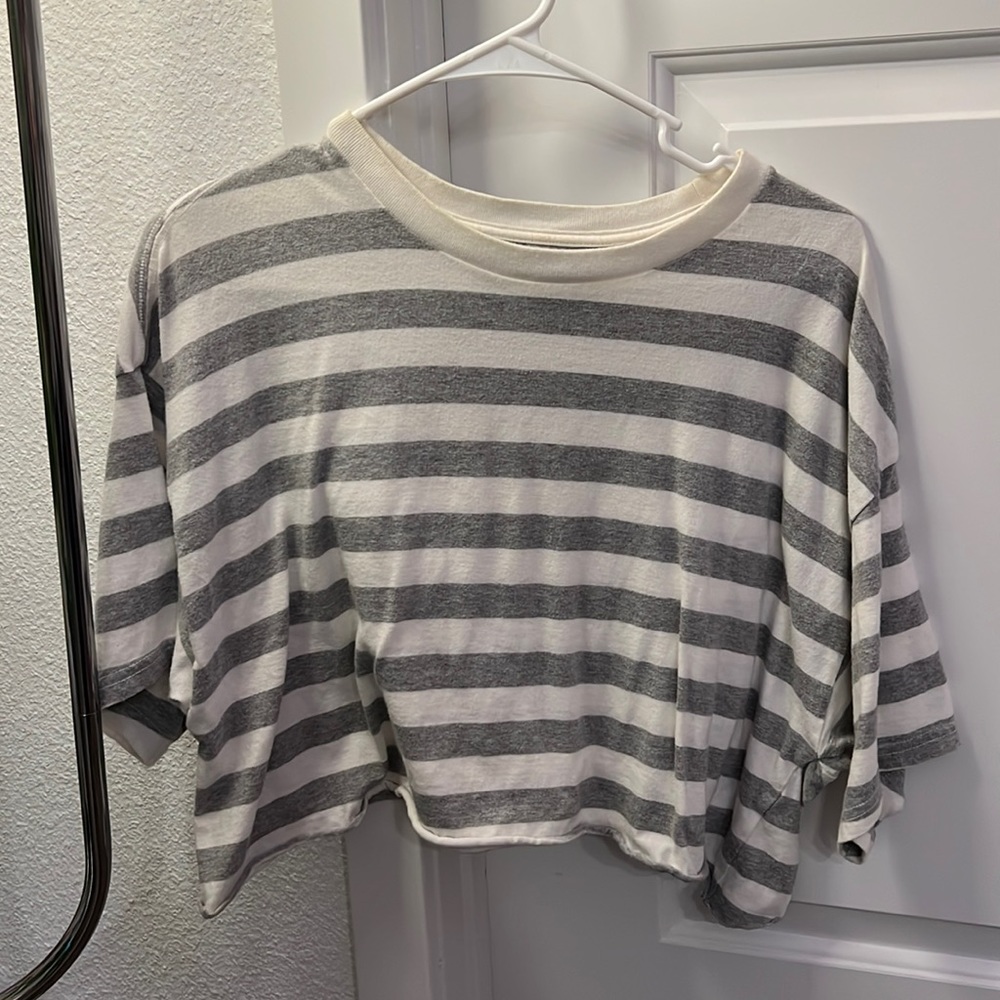 PacSun striped gray and white T-shirt